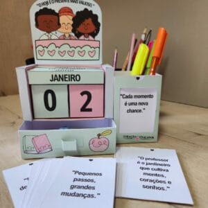 Calendário Permanente Motivacional 📅✨ com frases inspiradoras, personalizável e fácil de montar. Transforme seus dias com positividade!