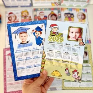 Calendário 2025 editável no Canva! Personalize com fotos das crianças. Inclui 11 modelos e tutorial prático. Um presente único e especial! 📅✨
