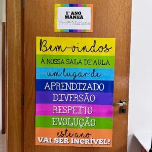 Receba seus alunos com o Cartaz de Boas-Vindas! Tamanho 3x3, placa para porta editável e 12 páginas prontas para imprimir. Garanta o seu! 🎉✨